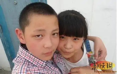 之前小编就分享过一些00后的00后早恋吧恶心的图片,这次竟然还有啪啪