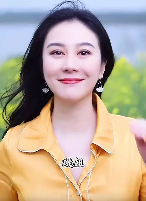 42岁叶璇近照曝光,模样大变嘴歪锥子脸,还撞脸多位女星_视频_变化