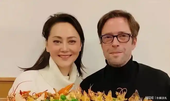 一婚嫁给大21岁京剧名家二婚嫁给比利时富商如今60岁怎样了