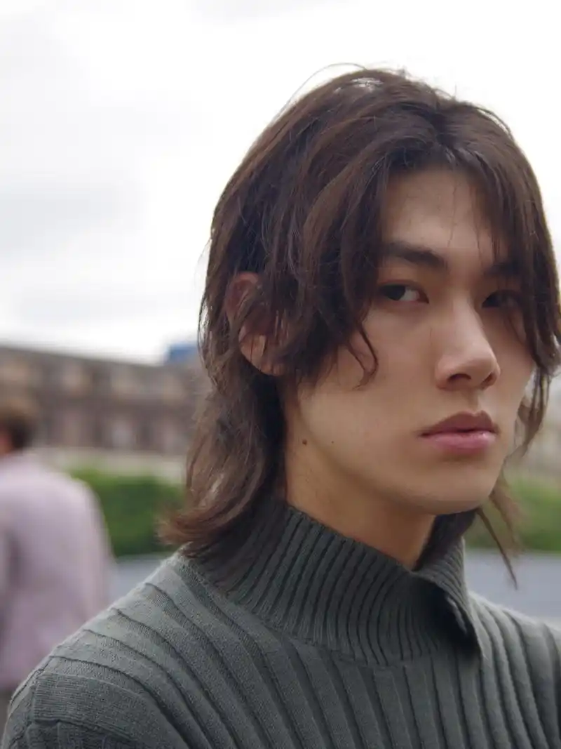 本人是自然卷,自然卷的男生一定有很多困扰,沙发,毛躁,太蓬松等等.