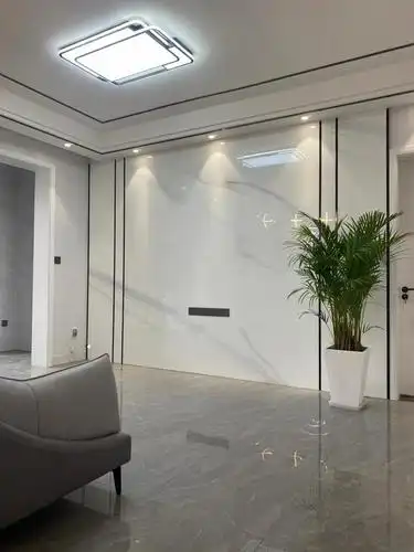 电视背景墙.整体的大理石上墙.大气明亮.