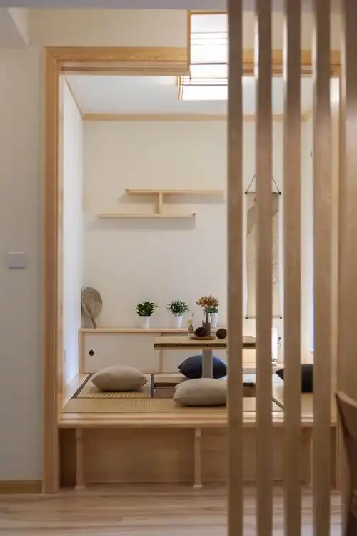 80㎡日式风格三居木栅隔断装修效果图