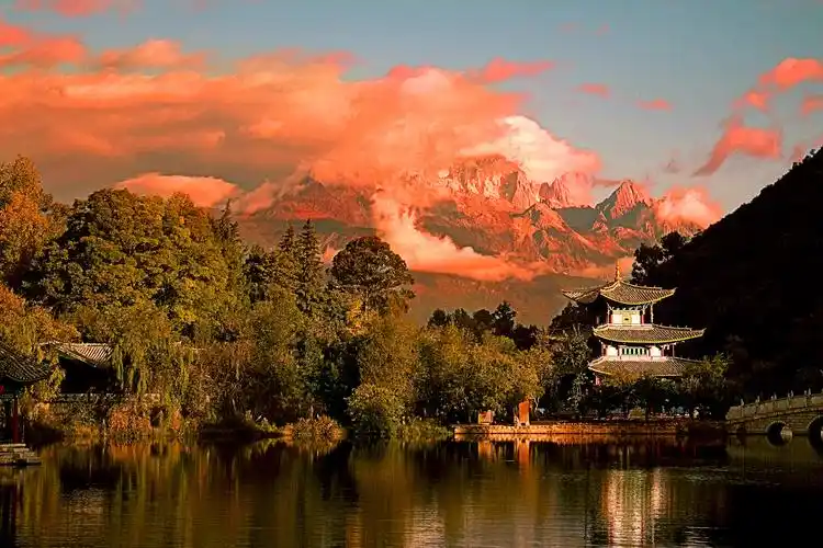 丽江黑龙潭风光