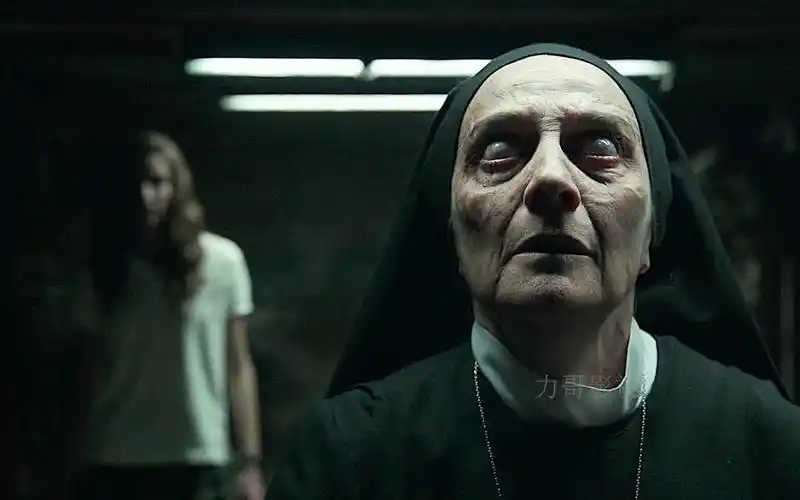 《灵蚀》西班牙唯一一起官方承认的灵异案件,少女思念亡父召唤亡灵,竟