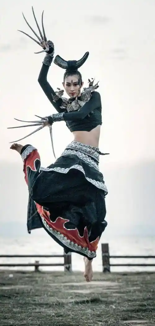 原创61岁杨丽萍为侄女小白兔庆生181身高引姨妈赞叹小彩旗被放弃