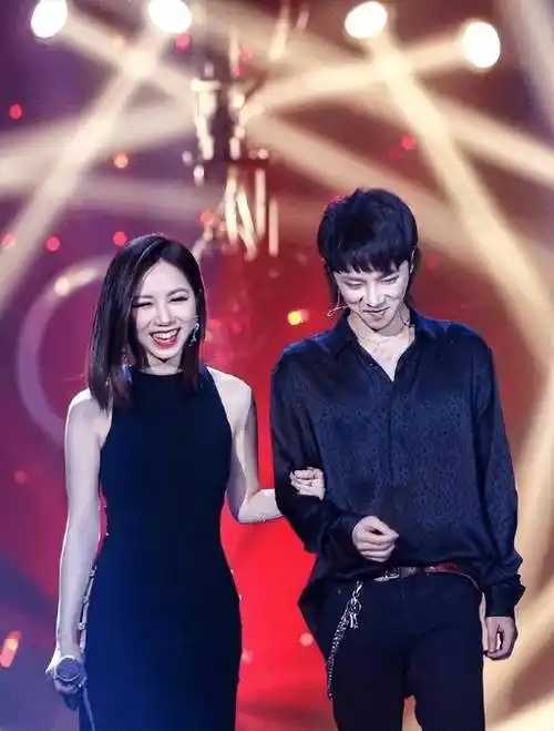 华晨宇和邓紫棋曾经在一起过吗?邓紫棋接受采访说一年才走出来