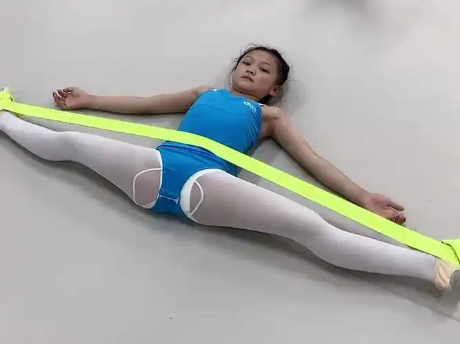 少儿舞蹈基本功,劈叉练习
