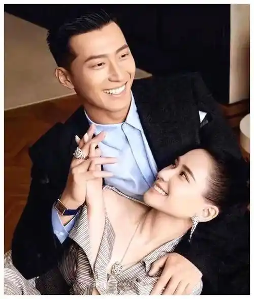 窦骁何超莲现身合体黑白配互动太喵喵恩爱程度炸天