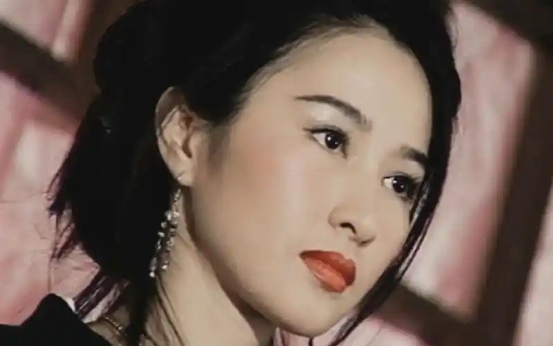 香江美人——关咏荷