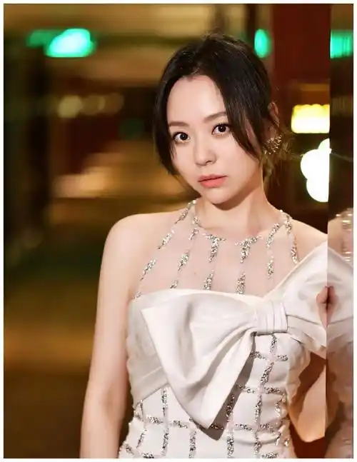 张靓颖真是美腻了!