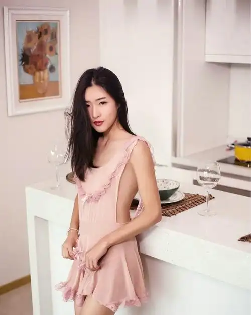 亚洲美色小厨娘大胆蕾丝透视真空诱惑美女图片