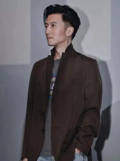 谢霆锋洒脱自如