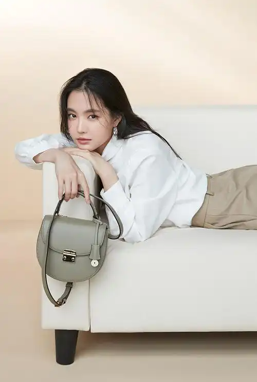 韩国女团a pink成员孙娜恩拍时装写真演绎多样魅力|孙