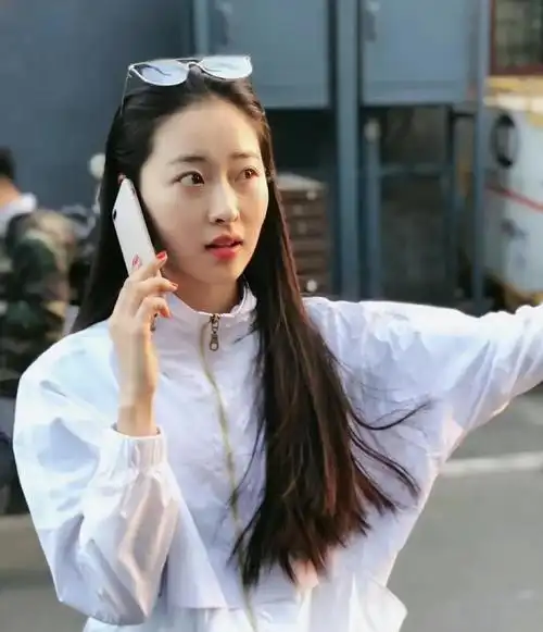 何雨虹高清淡雅时尚写真,惊艳迷人!_高清图集_新浪网