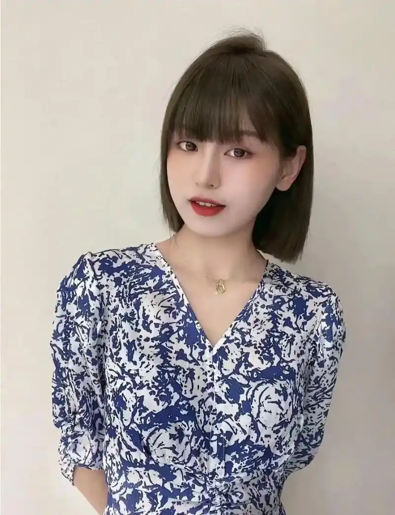 一刀切.齐肩一刀切短发免打理发型,直男看到也 挪不开眼的短发 - 抖音