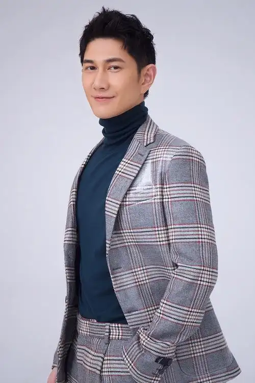 p>何明翰,1980年8月13日出生于江苏省如皋市,中国内地男演员,毕业于