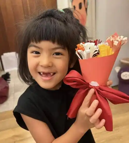 以前大家跟波妞开玩笑说"我一万年不看镜头",因为我在同框拍照的时候