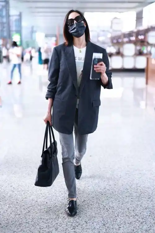 1/ 9 2021年9月6日,上海,张钧甯现身机场.