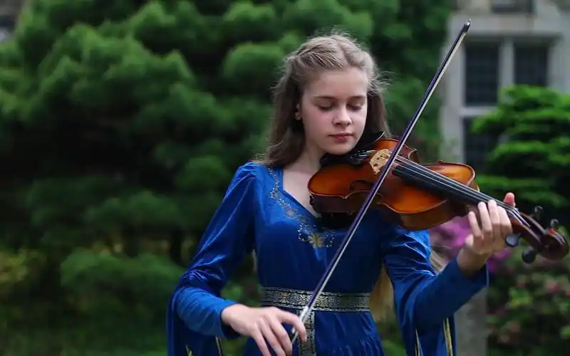13岁小提琴少女演奏《罗密欧与朱丽叶》主题曲"a time for us"【sofia