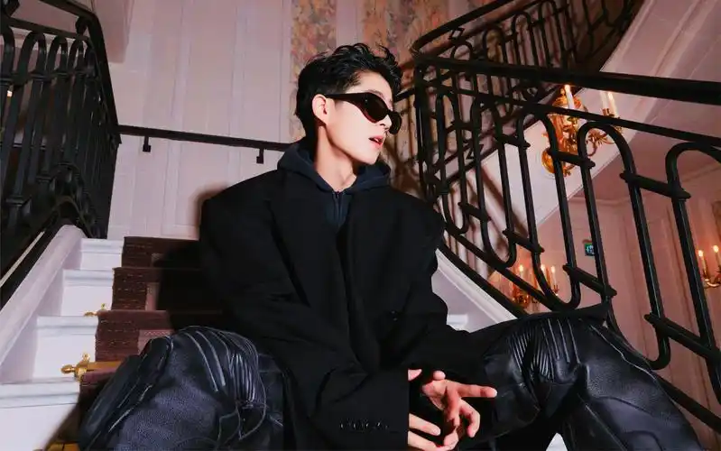 国庆节走秀引争议刘昊然成焦点迪丽热巴陈坤等众星也备受争议