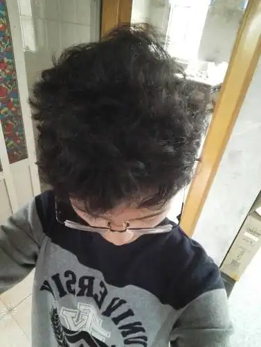 我的的头发很细自然卷,洗吹之后为什么很枯燥,像我这种头发应该怎样吹