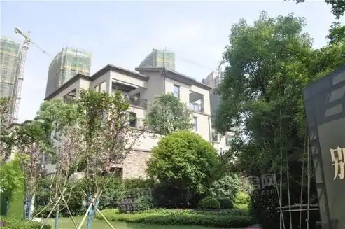 湘潭房地产>湘潭新房>九华区楼盘>和平街道楼盘>奥园冠军城(别墅)520