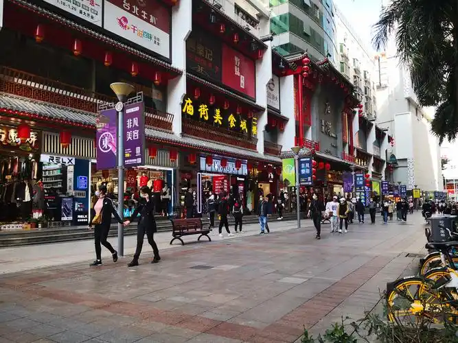 深圳东门步行街历史悠久的老街热闹繁华小吃多