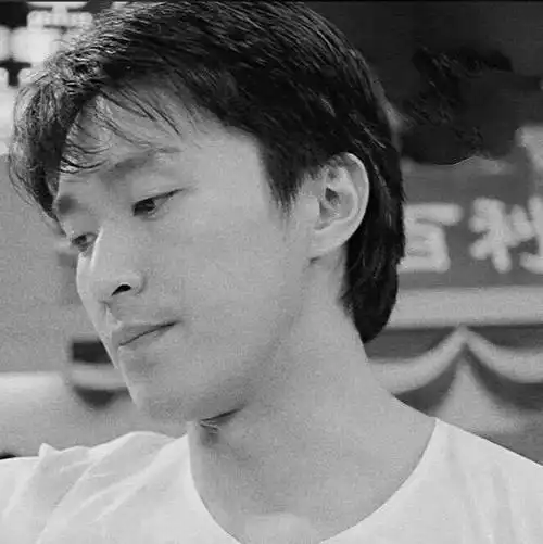 周星驰啊周星驰头像 微信头像周星驰qq黑白头像高清头像求周星驰经典