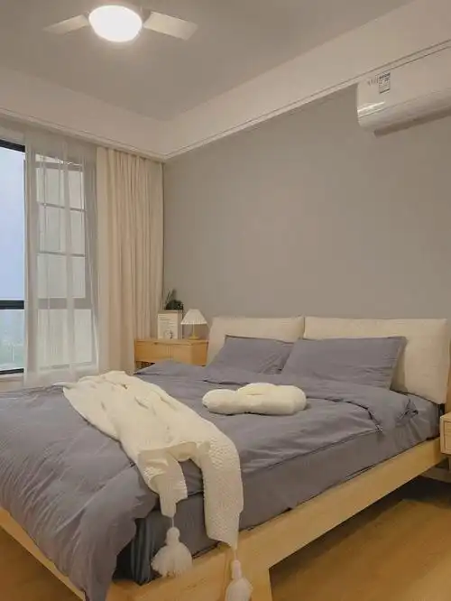 治愈系原木风卧室越简单越耐看