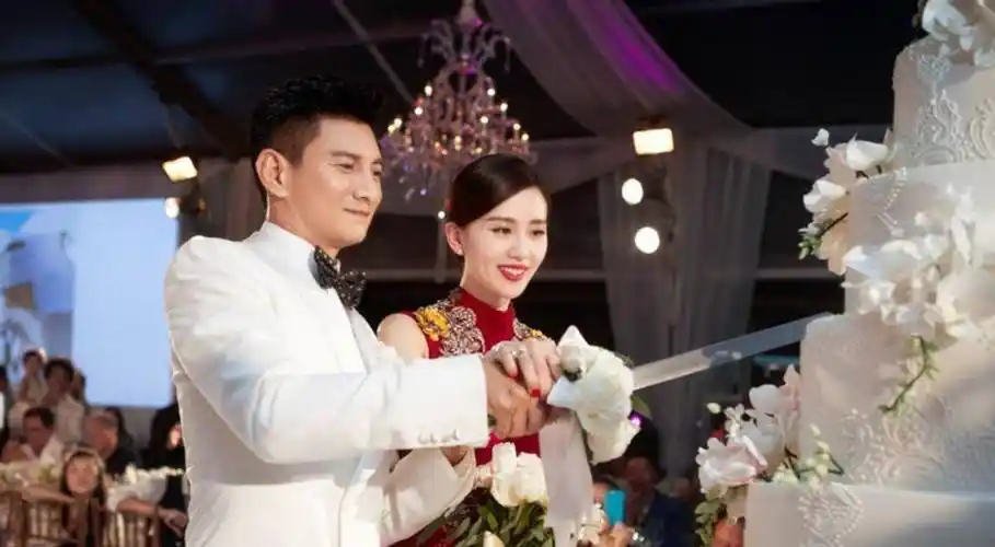 马雅舒曾嫁给吴奇隆,四年后分手,如今与外国老公幸福生活_表演_年龄