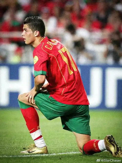 那是2004年,19岁的克里斯蒂亚诺·罗纳尔多初次亮相欧洲杯,如同璀璨