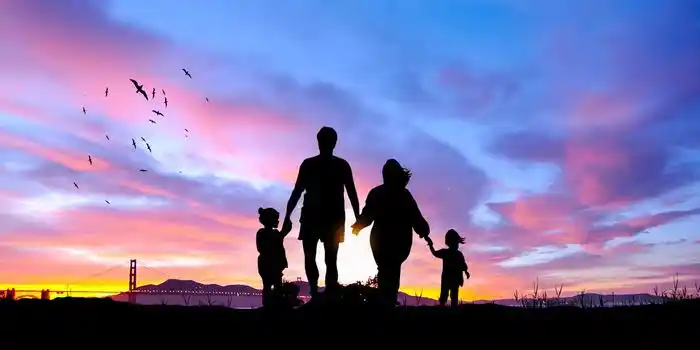 一家四口夕阳摄影图合成剪影背景