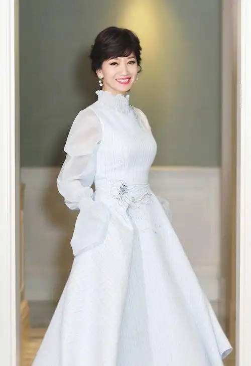 回顾赵雅芝:带俩儿子再结婚被宠成公主,幸福背后其实并不简单