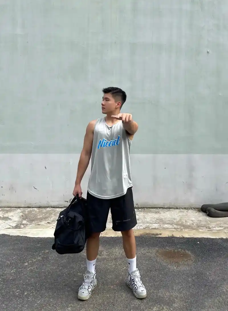 性别男 爱好_ 身高183 体重75.统一回答一下#男生穿搭 - 抖音