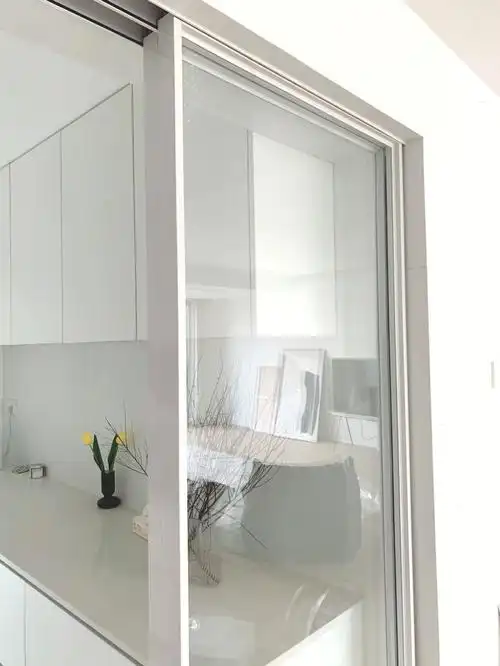 极简超白玻无框吊轨暗藏厨房推拉门