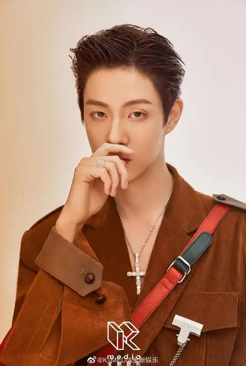 王喆ako啊是生性洒脱,智慧与帅气并存的火象星座,他与@姚弛zeawo一个