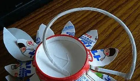 酸奶盒,一次性纸杯做手工手工制作向日葵装饰花制作完成了!