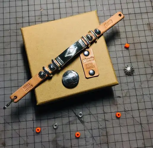 人本身除外,唯有金银和皮革能够最大限度的承载住时光这就是goros的