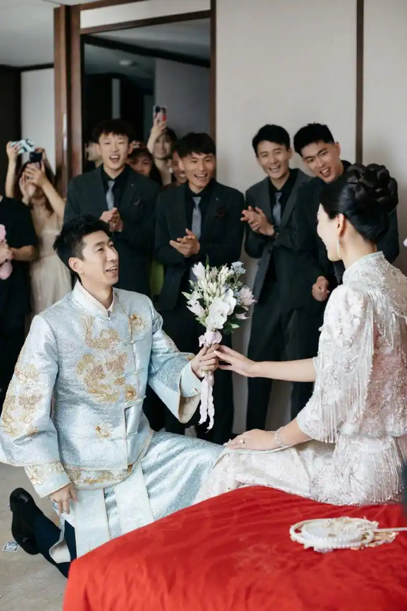 赵帅郑姝音婚礼# 今年6月,奥运冠军@跆拳道赵帅 @郑姝音 宣布结婚,,"