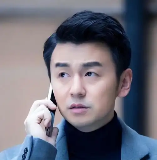 《交换人生》搞笑担当雷佳音:因早恋退学的"混世魔王",33岁却一夜爆火