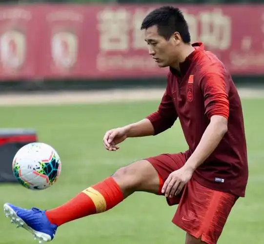 铁一期首训唐淼来国足就是讲奉献