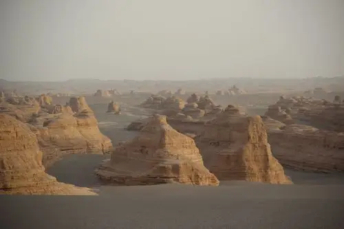 敦煌雅丹(魔鬼城)国家地质公园