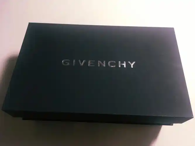 纪梵希情人节礼盒