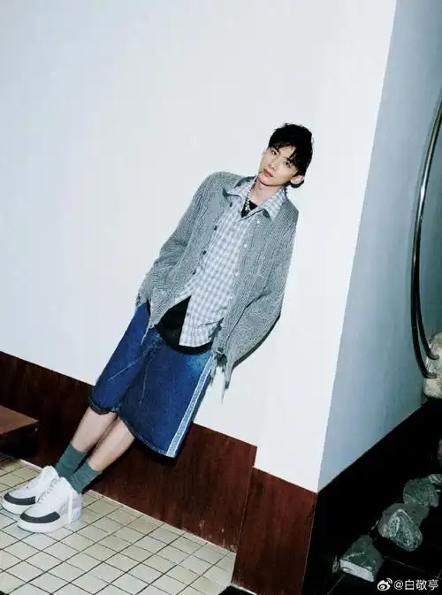 白敬亭工作室|白敬亭超话    晚上好呀    白敬亭穿搭|白敬亭肯德基