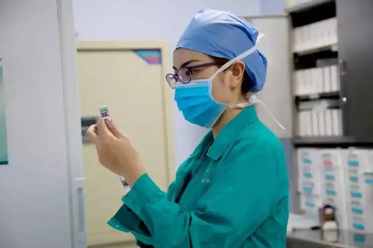 护士带病工作却被"警告"!网友:这就对了…|宋雪梅|麻醉科|护士_新浪新