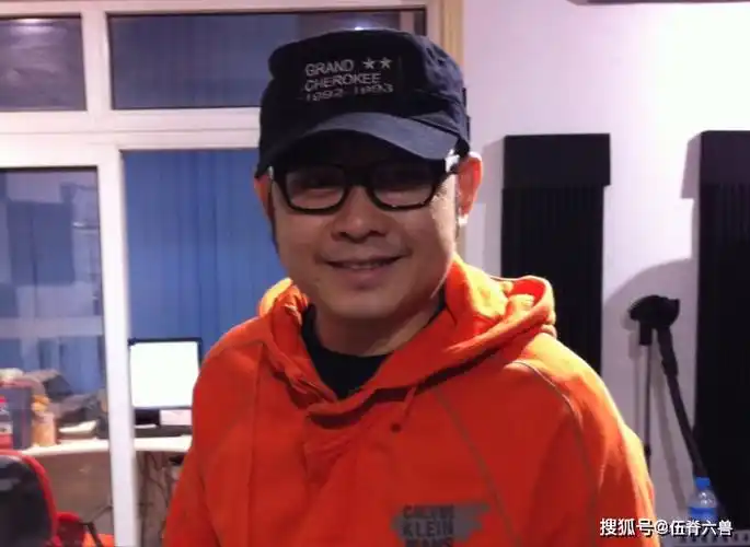 50岁刀郎曝近况,发福显老心态好,当红时"神隐"现乏人问津_朱之文