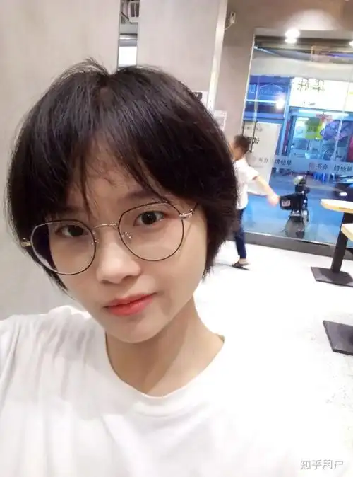 女生剪像男孩子的短头发时,有什么发型推荐吗?