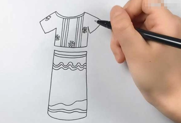 傣族服饰简笔画怎么画傣族服饰的简笔画步骤图解教程