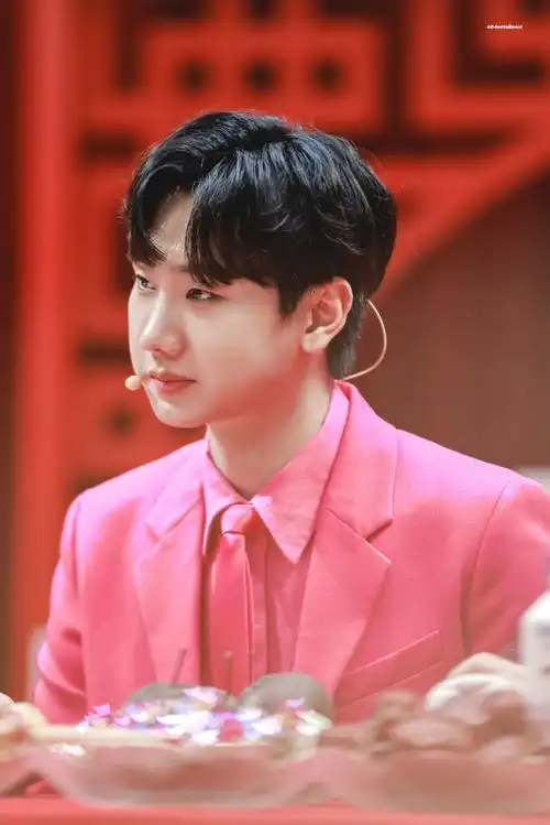 12.12 辽视春晚粉色小泷在.线.发.糖@汪苏泷#汪苏泷官宣加盟辽视春晚