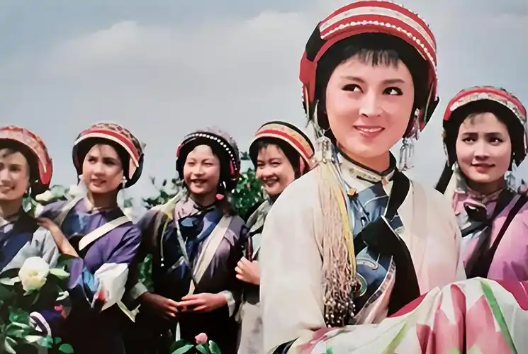 两部电影惊艳了一个时代,而她却沦落到相亲才能嫁出去_五朵金花_王家